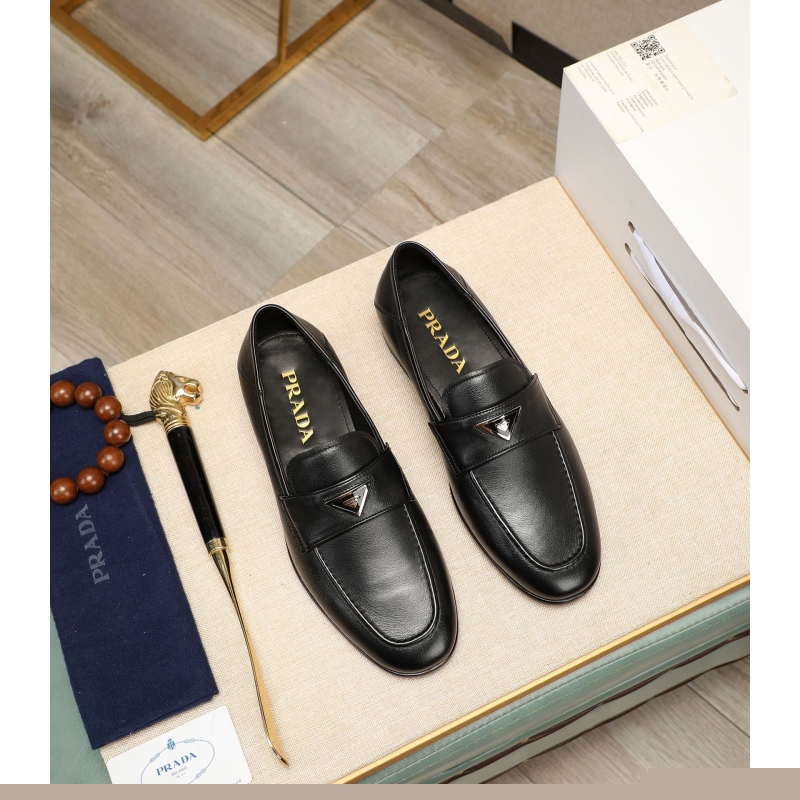 Pra*a leather shoes